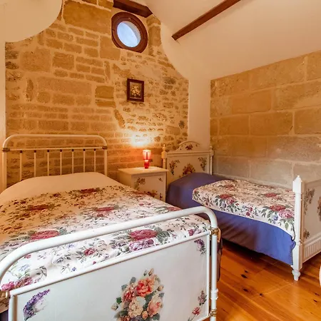 De Charme Avec Jardin, Proche De Doue-en-anjou, Ideal Pour Famille Ou Amis! - Fr-1-622-10